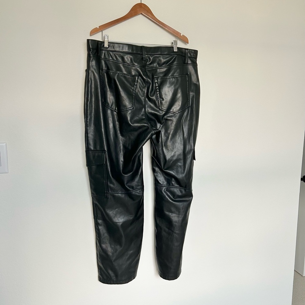 Abercrombie & Fitch Vegan Leather High Rise 90’s Relaxed Jean - Picture 5 of 5